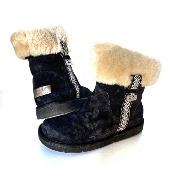 UGG Shoes - UGG Metro Tas Black Boots Style 5677 EUC SZ 8